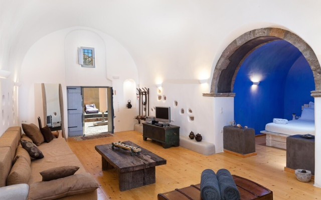 Canava House in Santorini