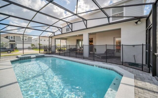 2089elcir 8 Bedroom Villa by RedAwning