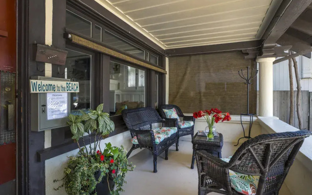 Old Yacht Club Inn Vacation Rentals