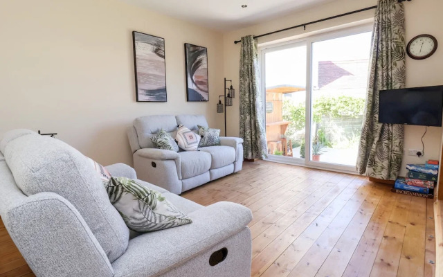 3 Rhyd Drive