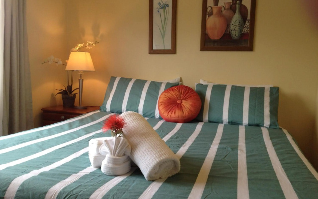 Seaport Village – Guest Rooms – Russell