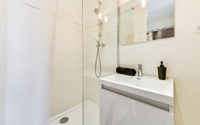 Beautiful Modern Apartment for 4 People in Cannes!