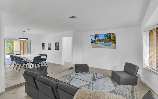 Cleveland Tropical Oasis & Private Pool