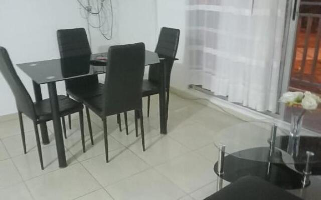 Apartamento de 3 Habitaciones con ventiladores amoblado fresco