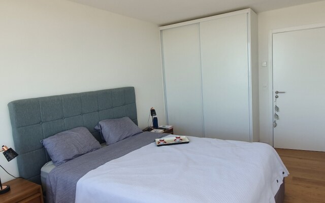 Modern Apartment First Line Beach, Montevideo UY