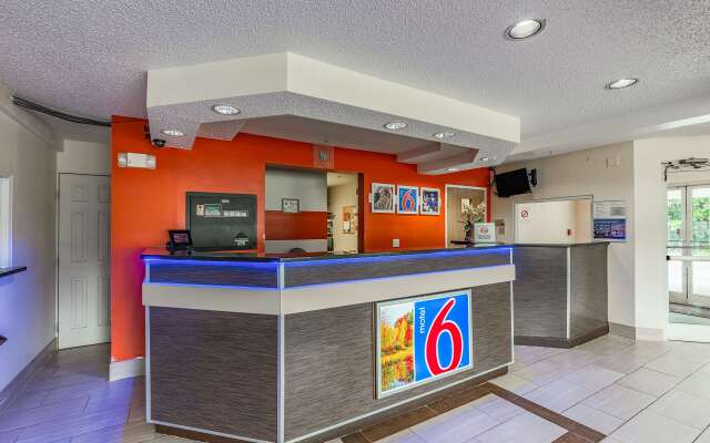 Motel 6 Charlotte, NC - University