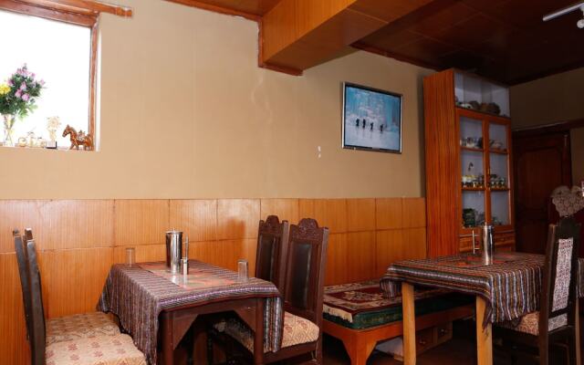 OYO 13759 Hotel Galwan Palace