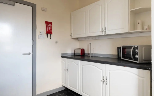 Novelty Suites - Powis Circle