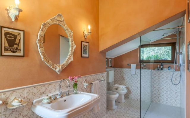 Lavish Home in Fermo With Pool