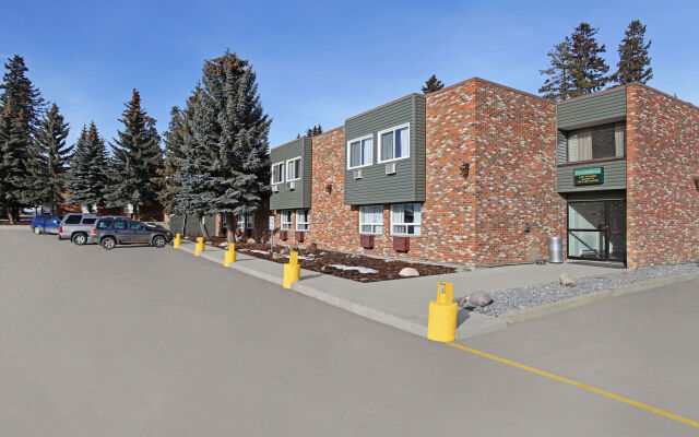 Guest House Inn & Suites