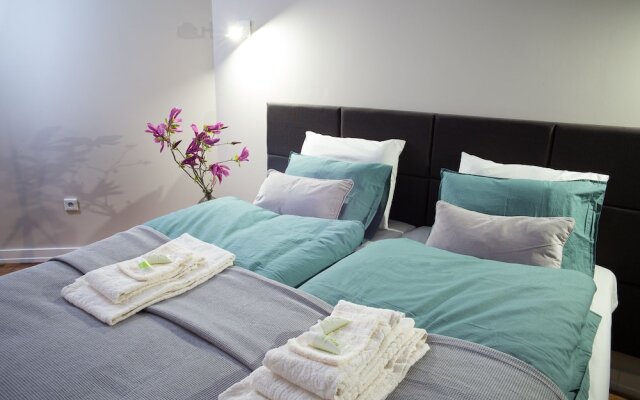 PAULOVE Apartments