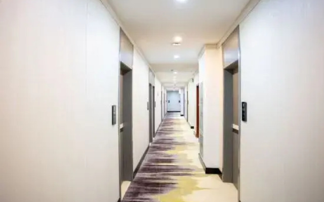 Huayi Hotel(Tianjin Dongli Development Zone National Convention and Exhibition Center Store)