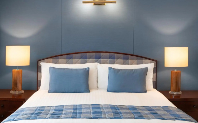 Holiday Suites