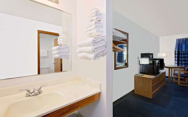 Super 8 by Wyndham St. James