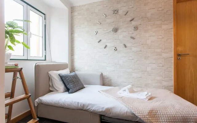 Moniz Studio by Lu Holiday