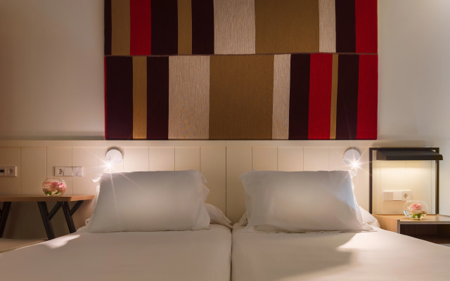 Отель H10 Casa del Mar