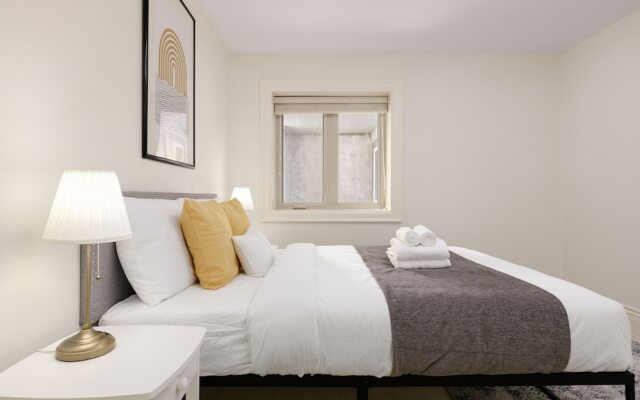 Cozy 2BR BSMT Suite Near Grouse Mt. and Edgemont.