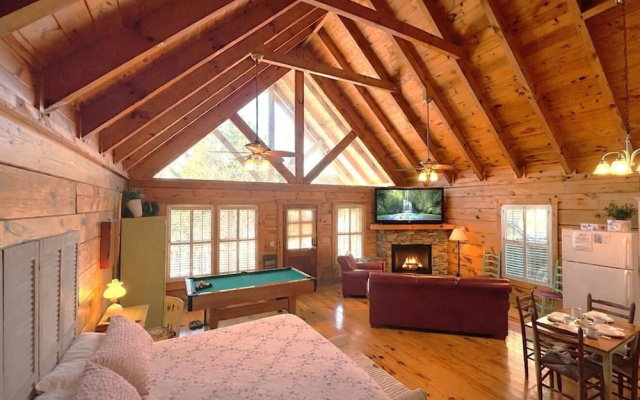 Adorable Shut'er Inn 1 Bedroom Cabin