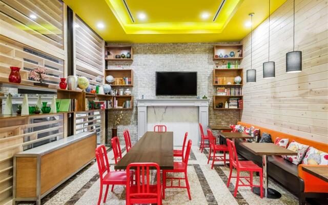 Tryp Times Square South