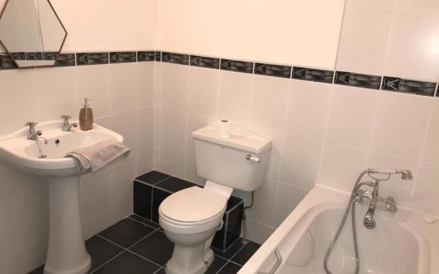 Kilronan 4 Bed House on castle grounds