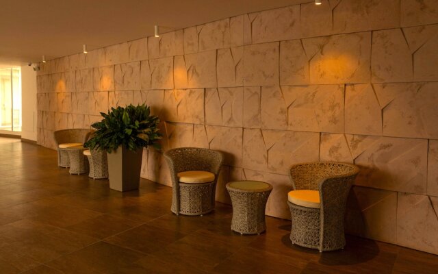 Moderno Edificio Sobre la Playa - Luxury