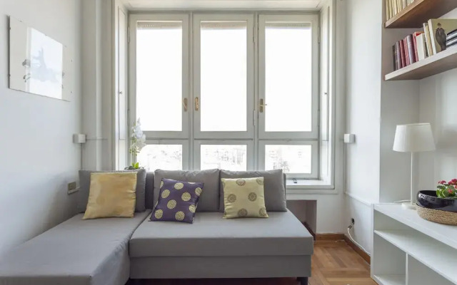 Skyline view Biancamano 1 bdr with balcony by Rentopolis