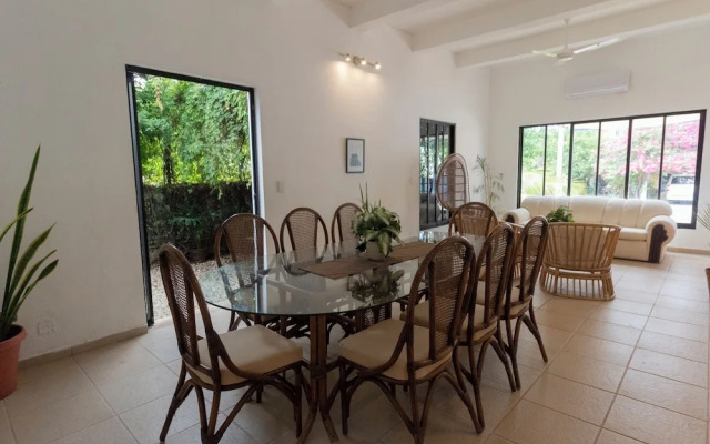 Casa Itza