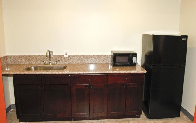 Americas Best Value Inn & Suites-Bush Int'l Airport West