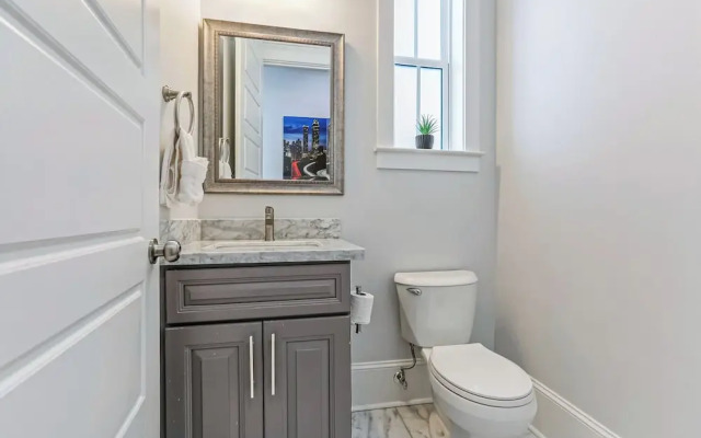 Spacious 4BR Condo with Pool
