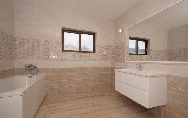 Beautiful Home in Korcula With Wifi and 4 Bedrooms