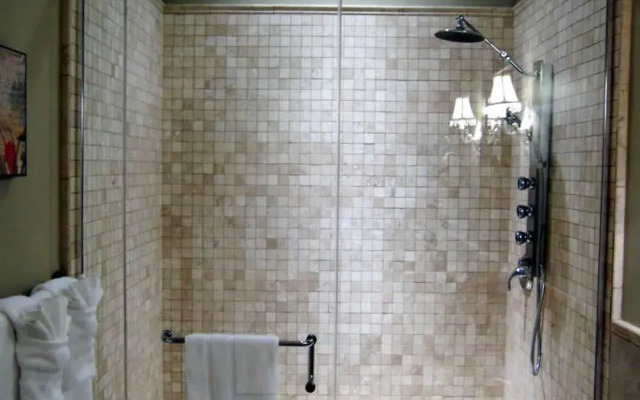 Churchill Mansion Inn