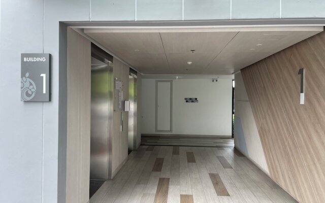 Modern apartment at Cassia by Lofty