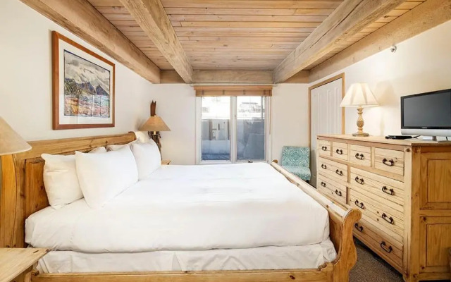 Chateau Eau Claire Unit 8