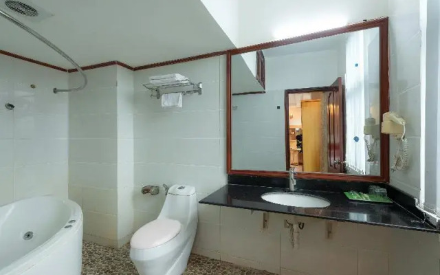 OYO 472 Lenka Hotel