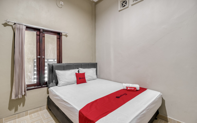 RedDoorz near AAU Adisucipto Yogyakarta