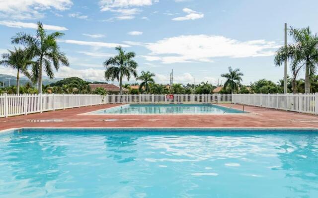 Cayman’s Luxury Estate VacayStay
