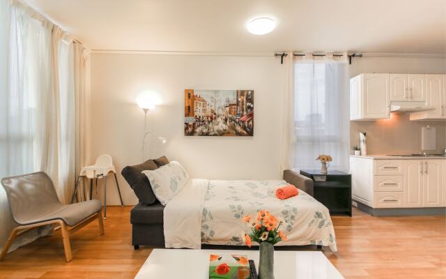 Amazing Location Cozy Stay with Parking