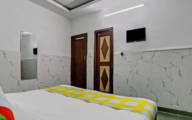 OYO Home 38093 Designer Stay Fortis Hospital