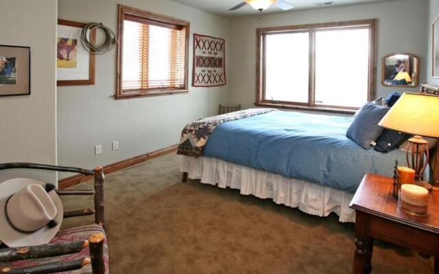 Wild Turkey Ridge by Stewart Mountain Lodging