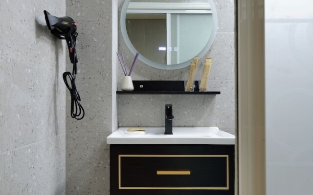 Newly Renovated 1BDR Apt Old Shanghai