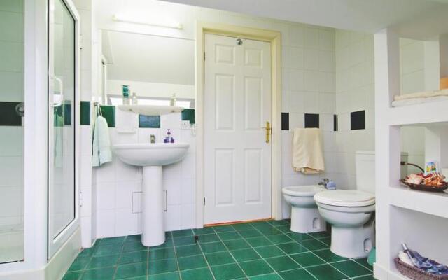 Country Club La Mesteceni