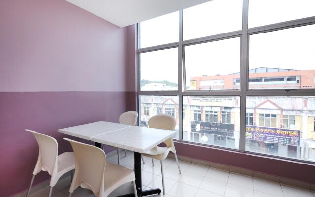 OYO 816 Hotel De Kiara