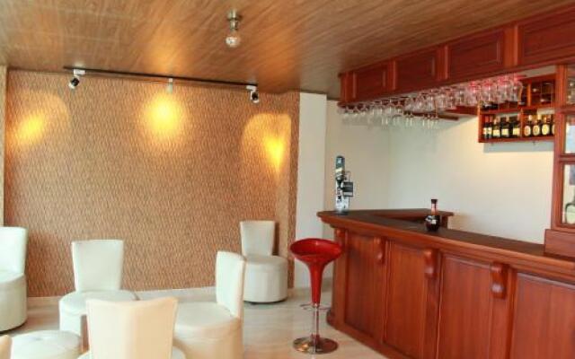 Hotel 80 Real