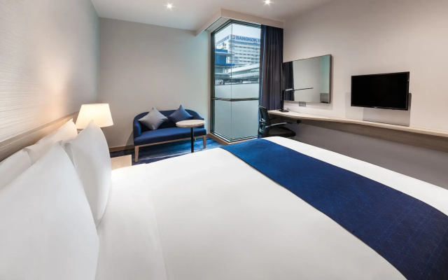 Holiday Inn Express Bangkok Soi Soonvijai by IHG
