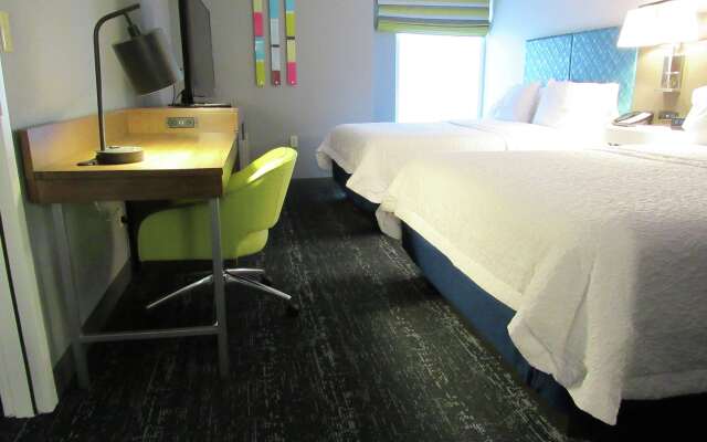 Hampton Inn & Suites Newtown
