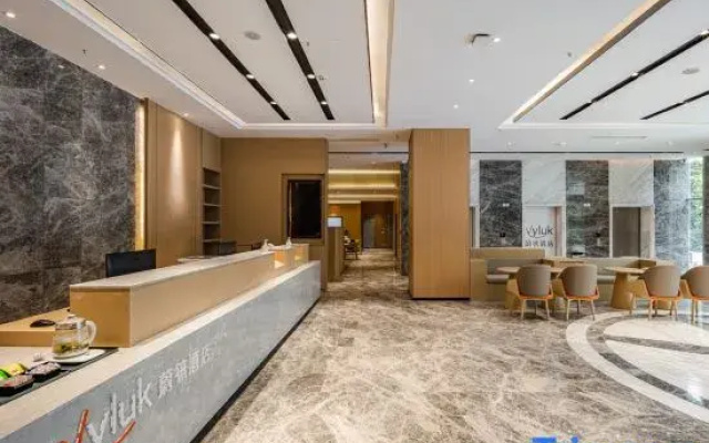 Vyluk·Hotel (Dujiangyan Medical Center Feilong Gymnasium)