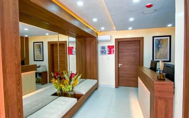 Plush Hotel