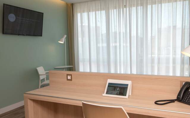Casual Kubic Athens Hotel