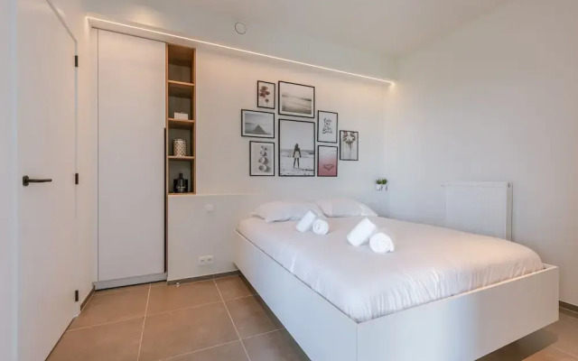 Modern and Stylish Apartment With Terrace