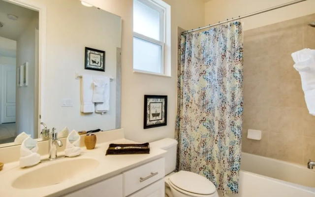 Stunning Modern Solterra 5 Bedroom/4 Bathroom Home